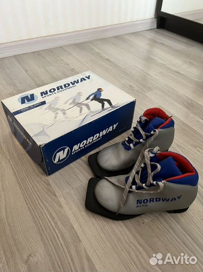 Лыжные ботинки