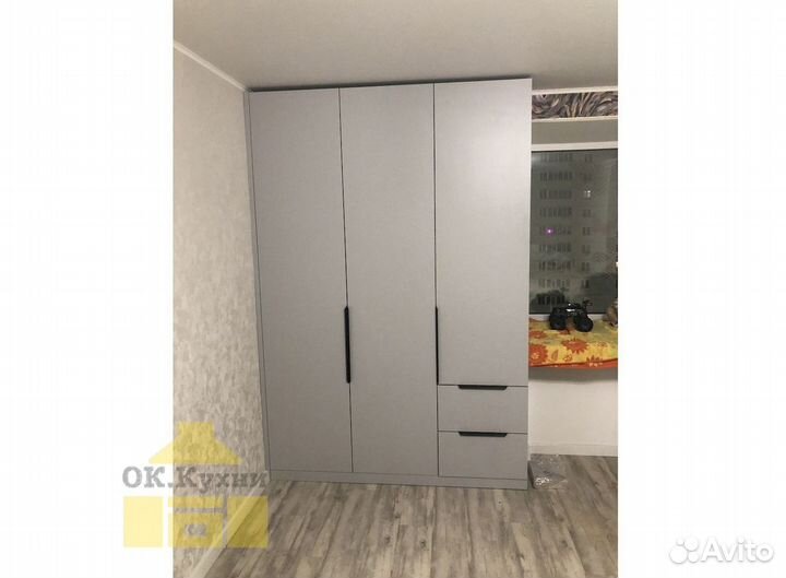 Шкаф с зеркалом