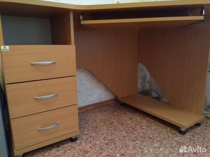 Компьютерный стол угловой