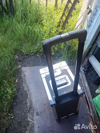 Бронеящик на колесах