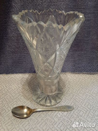 Вазы хрустальные разные