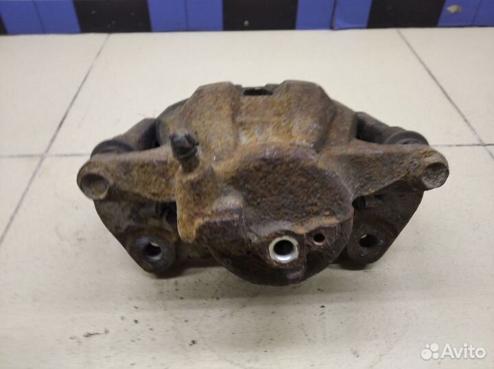 Суппорт передний левый Corolla E15 2006-2013