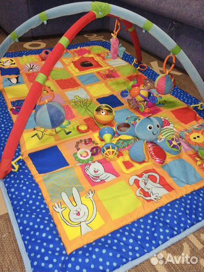 Развивающий коврик и игрушки