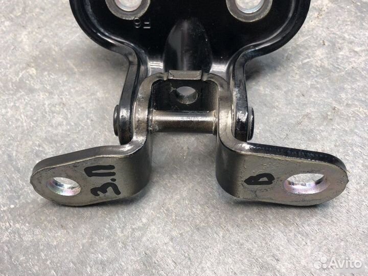 Верхняя петля задняя правая Kia Stinger Gt