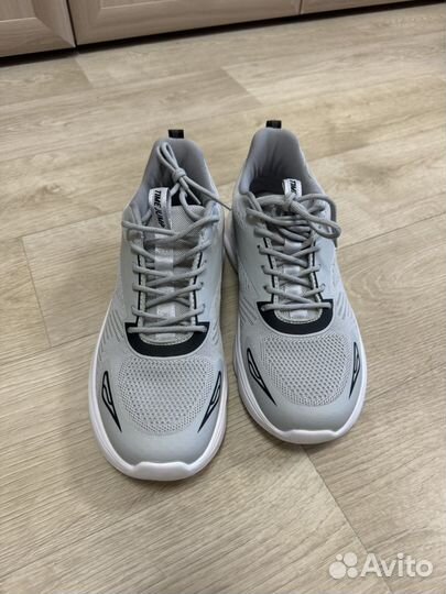 Кроссовки мужсские новые