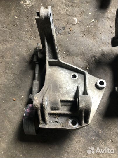 Кронштейн крепления генератора калина1