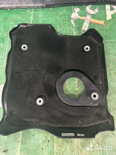 Декоративная крышка двигателя Mitsubishi