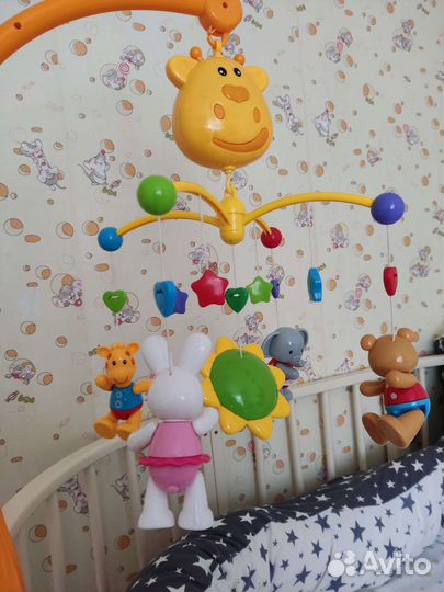 Мобиль на кроватку жирафики