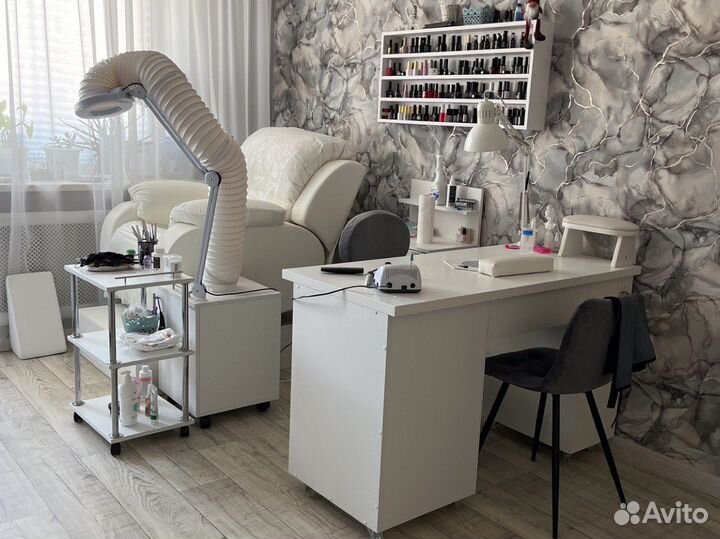 Маникюр и педикюр в Сургуте