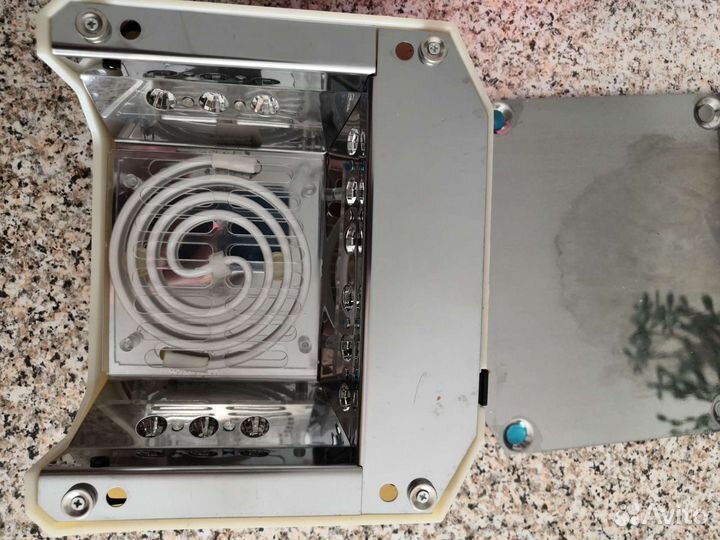 Гибридная лампа для маникюра. состояние новой