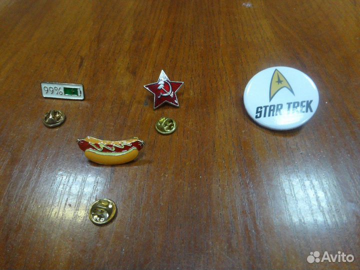 Значки и пины разные