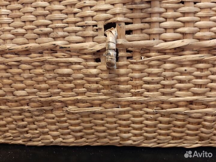 Плетеный соломенный чемодан