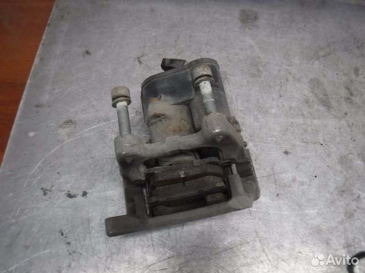 Суппорт задний правый Volkswagen Tiguan cava 2009