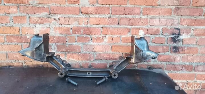 Балка подвески поперечина газ Волга