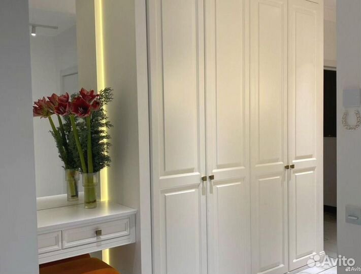 Шкаф на заказ из массива дерева