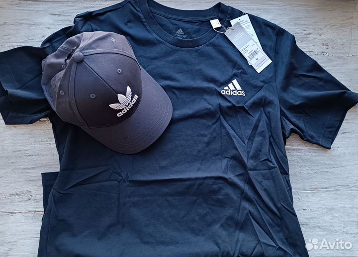 Футболка Adidas essentials embroidered small logo