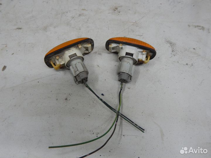 Повторитель поворота в крыло Nissan Maxima A32