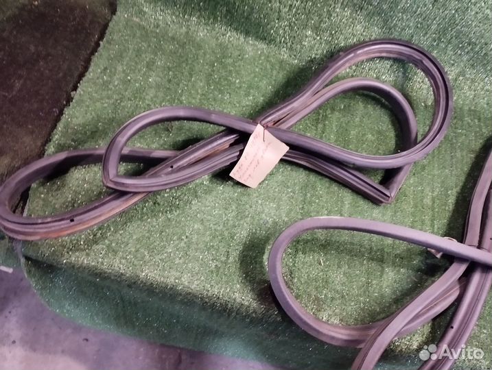 Уплотнители задних дверей audi 80 B3