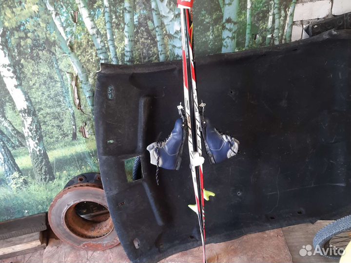 Горные лыжи и ботинки