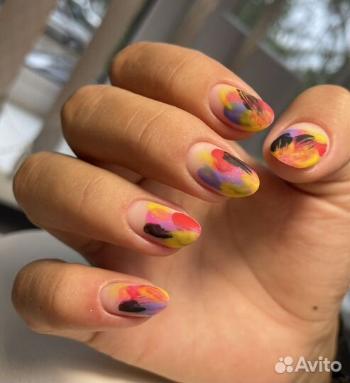 Маникюр и педикюр