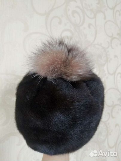 Шапка норковая мягкая с меховым помпоном