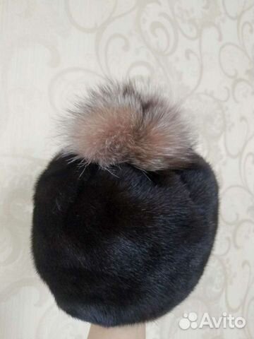 Шапка норковая мягкая с меховым помпоном