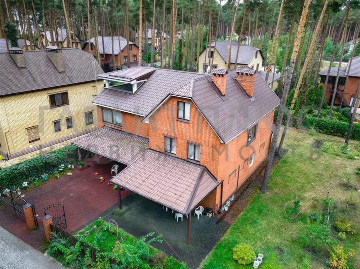 Коттедж 323,4 м² на участке 9,5 сот.