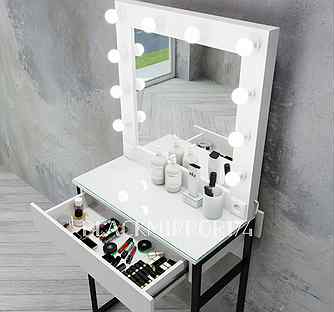 Стильный туалетный столик с зеркалом