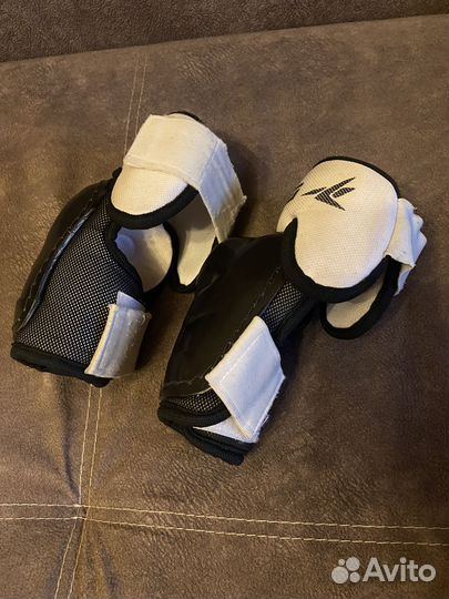 Налокотники хоккейные и накидки на подростка