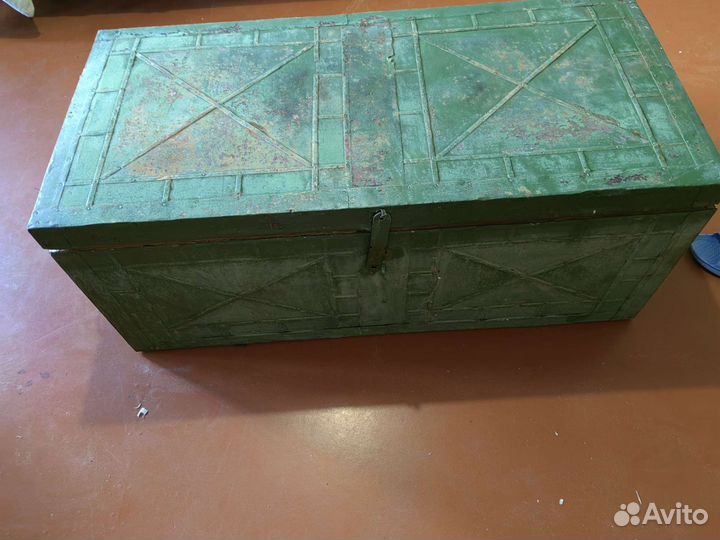 Сундук старинный