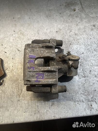 Суппорт задний левый mazda 3 bk