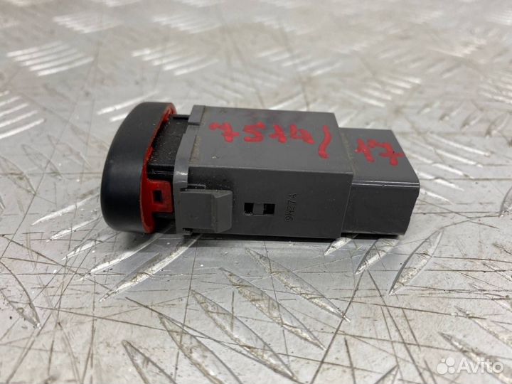 Б/У Кнопка аварийного сигнала Daewoo Nexia L32