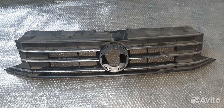 Решетка радиатора поло седан