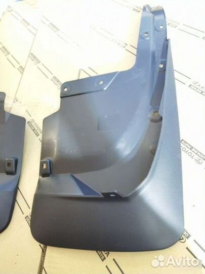 Брызговик задний Toyota Land Cruiser 200