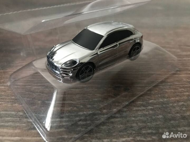 Флешка (USB-накопитель) Porsche Macan 8 GB