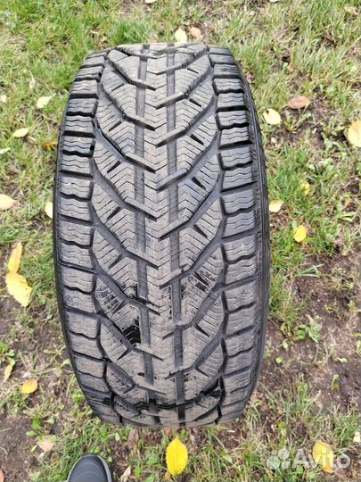 Kormoran Snow 235/45 R18 98V