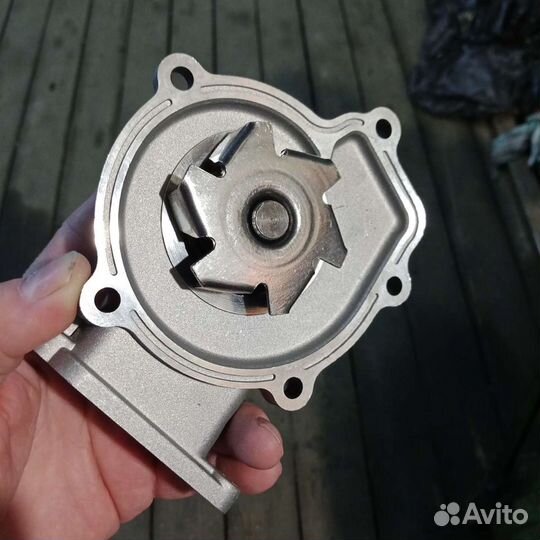 Продам помпу на Nissan Sunny/Almera/Primera