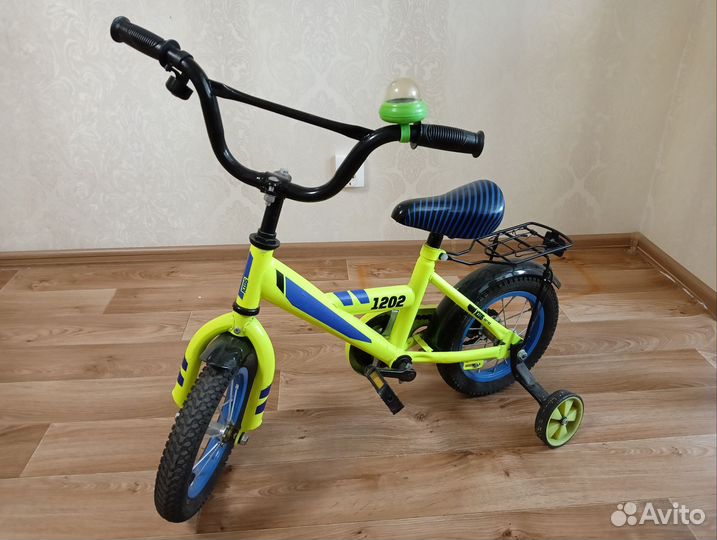 Детский велосипед четырехколесный