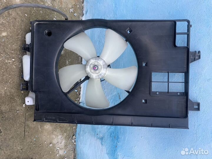 Диффузор радиатора с вентилятором Mitsubishi Colt
