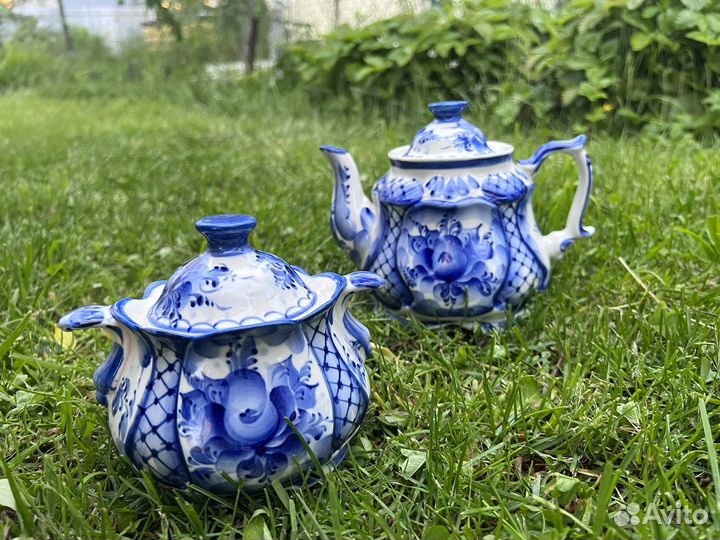 Чайник и сахарница Гжель