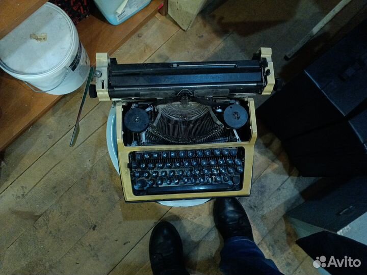 Печатная пишущая машинка Любава