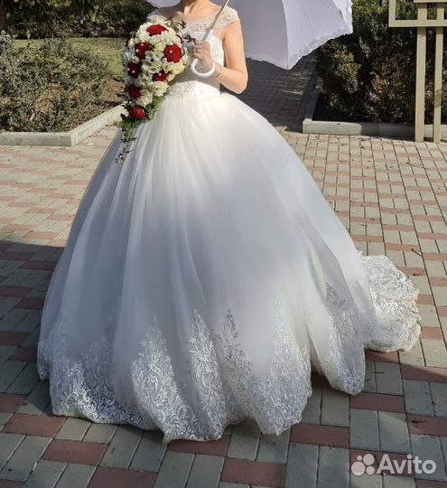 Свадебное платье 42 44 бу