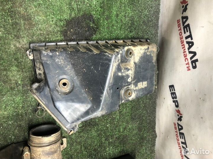 Корпус воздушного фильтра Toyota Carina седан 1.6