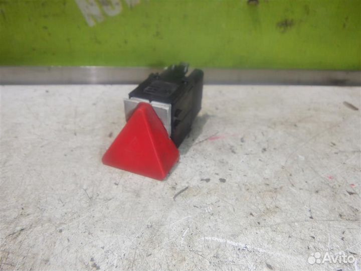 Кнопка аварийной сигнализации Фольксваген Кадди