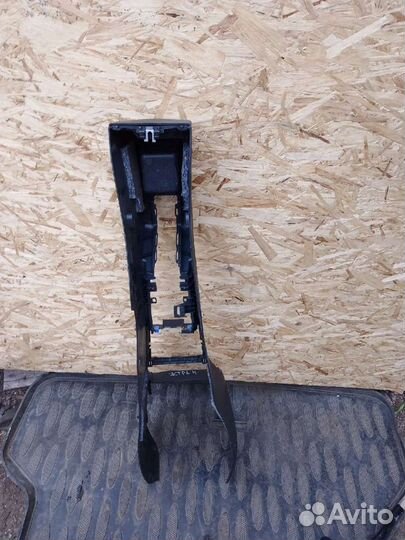 Центральная консоль, тонель пола Opel Astra H