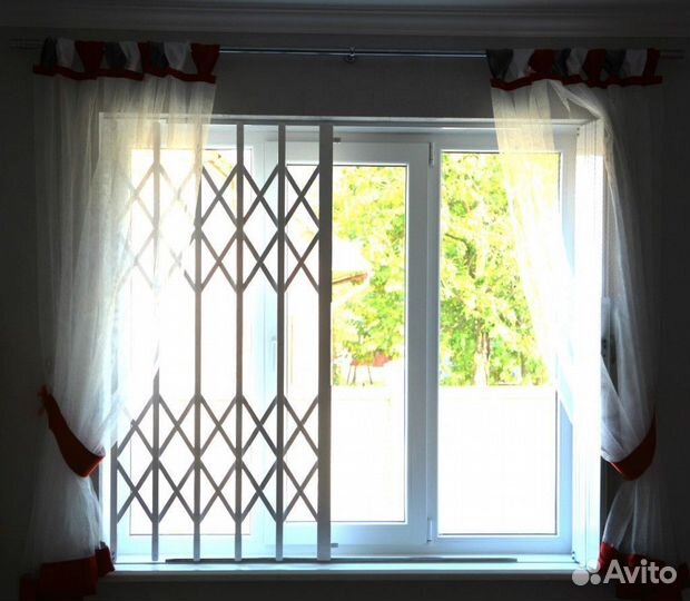 Раздвижные металлические решетки на окна/двери