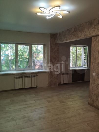 2-к. квартира, 43 м², 2/4 эт.