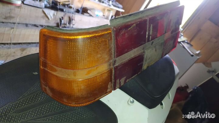 Задний левый фонарь от старого Фольцваген-Пассата