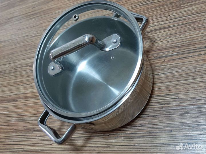 Кастрюля фирменная Tefal (Франция) обьем 2,2л