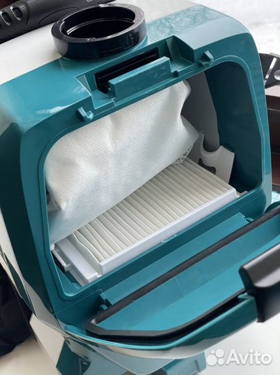 Аккумуляторный пылесос Makita dvc261zx11